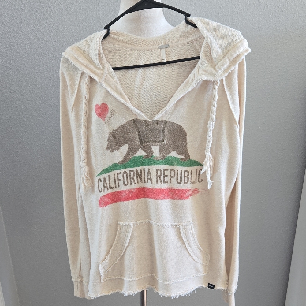 California Republic V-Neck Beige Sweater